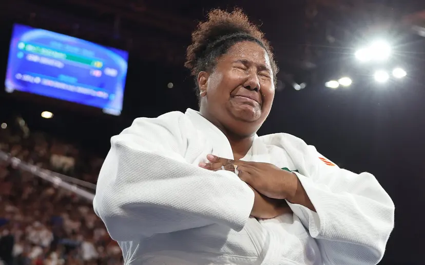 Saiba Mais da história de Beatriz Souza, a judoca de Peruíbe que conquistou o primeiro ouro brasileiro em Paris 2024!”Esse ouro é seu v…”