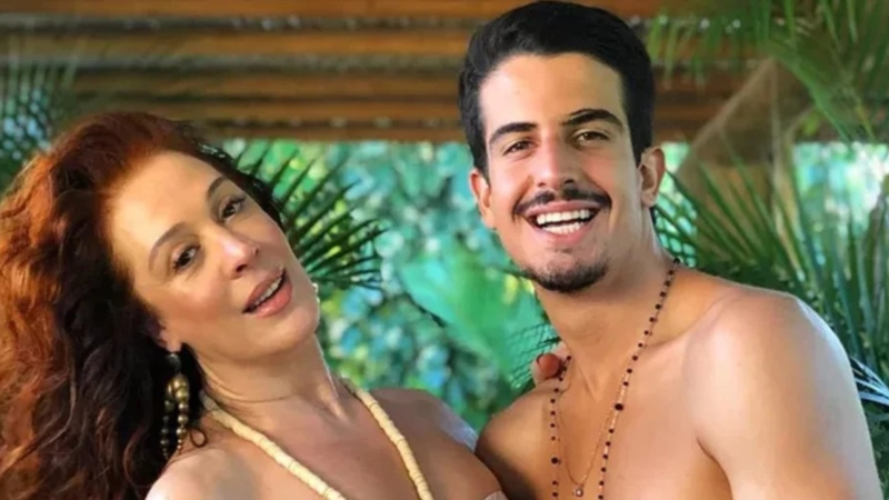 Claudia Ra!a gera polêmic4 ao dizer que ensina o seu filho a se M4$TUB4R, “Faço isso p”… Ver mais