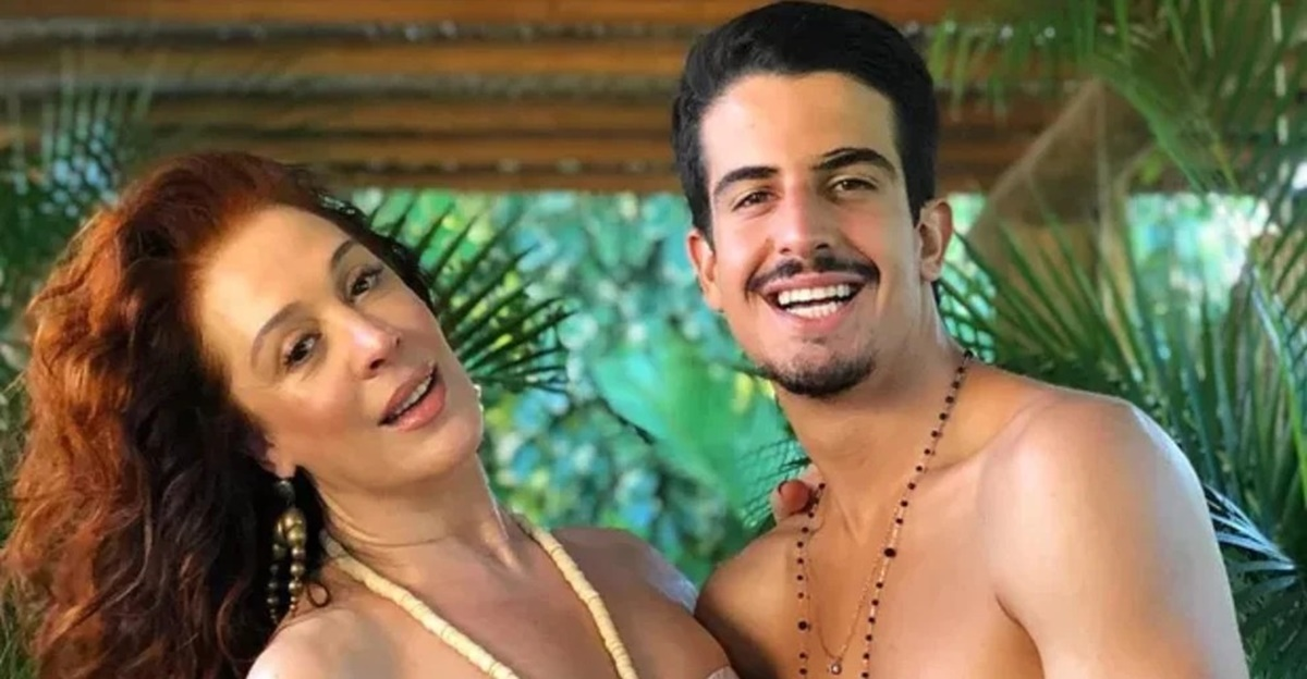 Claudia Ra!a gera polêmic4 ao dizer que ensina o seu filho a se M4$TUB4R, “Faço isso p”… Ver mais