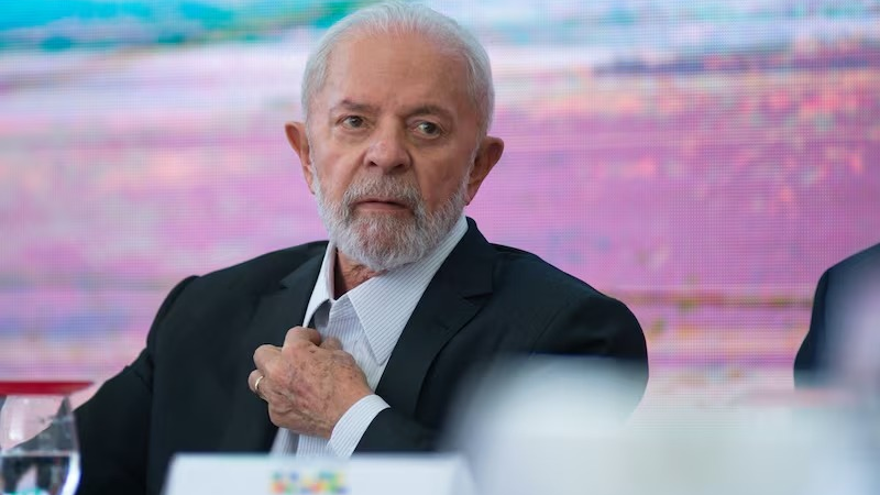 Presidente Lula Sofre Hemorragia Intracraniana e médicos correm para sala de cirurgia…ver mais