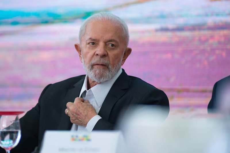 Presidente Lula Sofre Hemorragia Intracraniana e médicos correm para sala de cirurgia…ver mais