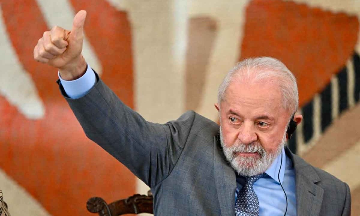 Fim da reeleição impede candidatura de Lu… Ver mais