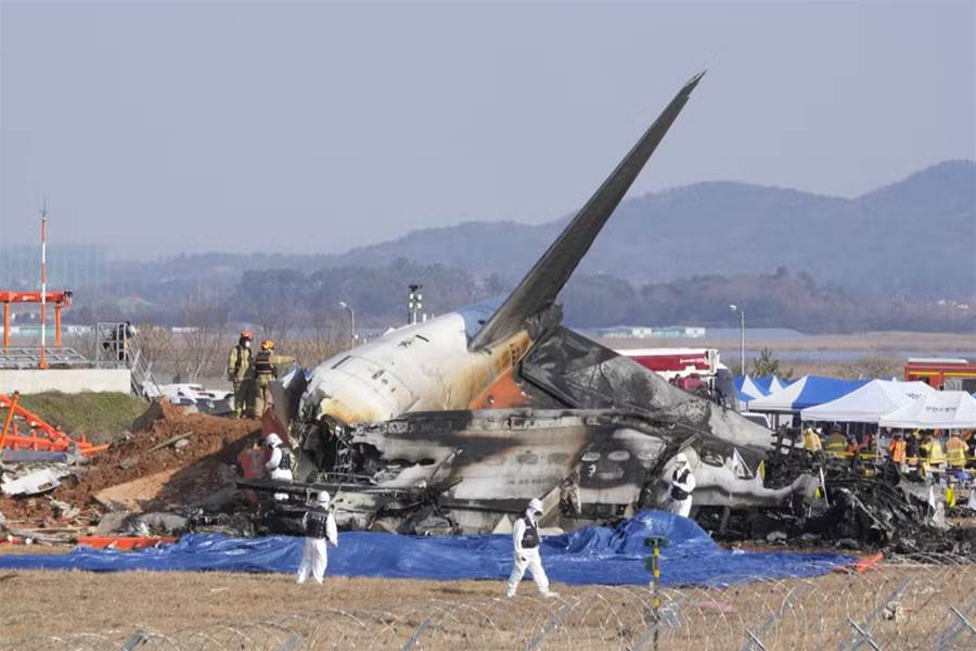 FOI CONFIRMADO: Avião acaba de CAIR, e nele estava os 4 queridos int… Ver mais
