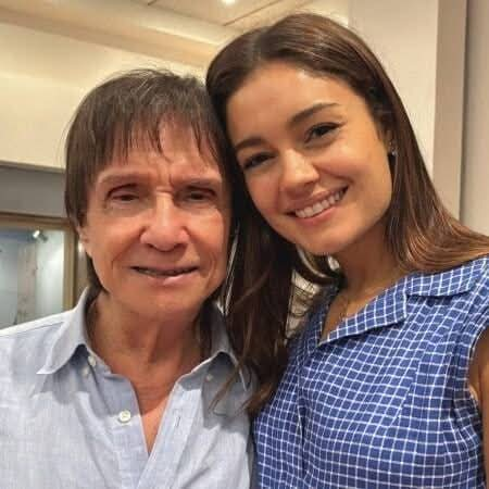 Aos 81 anos, Roberto Carlos anuncia que está namorando a atriz da…Ver mais
