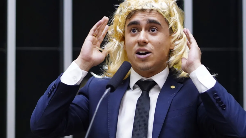 Nesta manhã de segunda-feira, Nicolas acaba de ser… ver mais