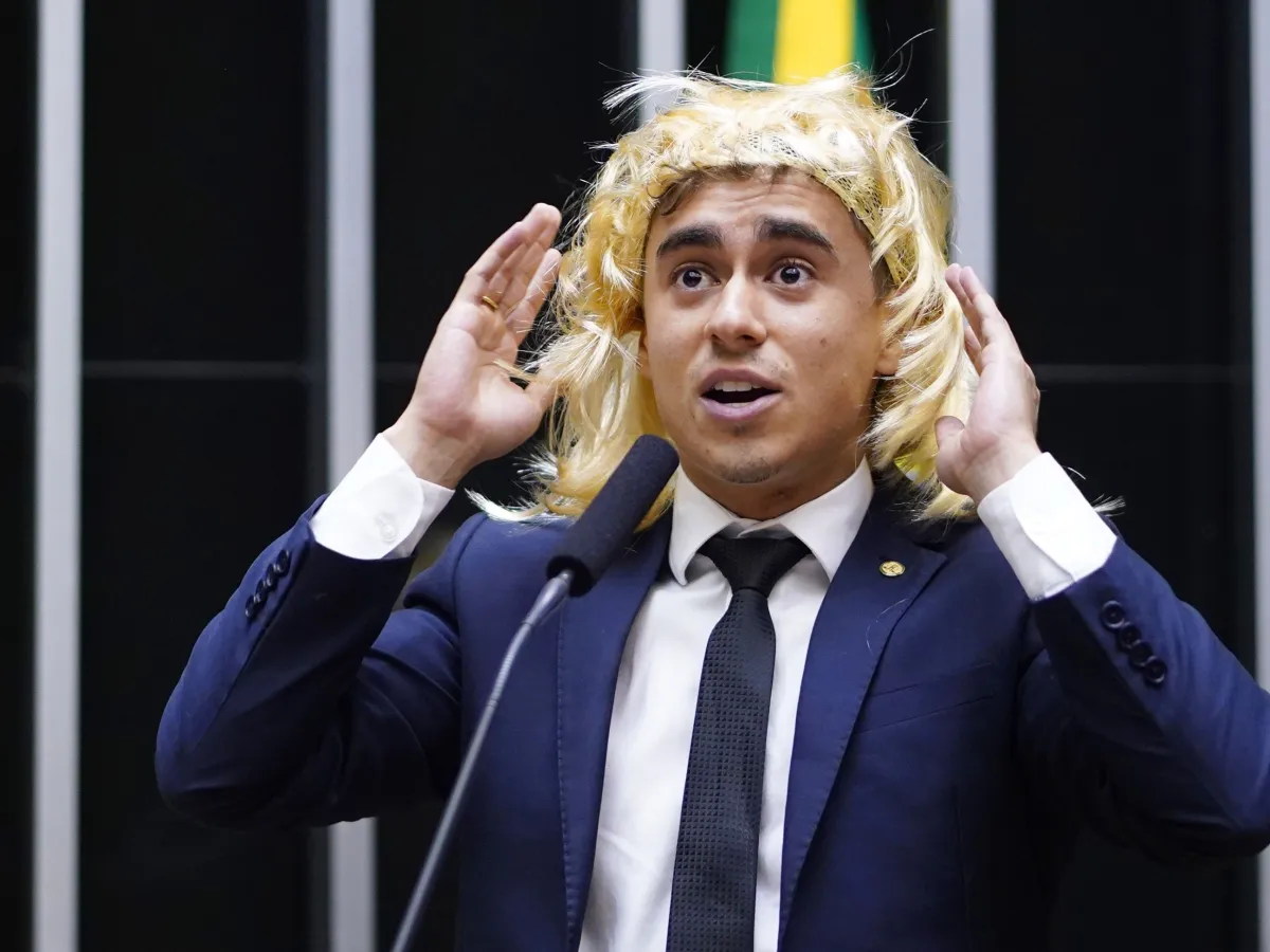 Nesta manhã de segunda-feira, Nicolas acaba de ser… ver mais