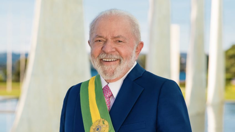 Eu não fiquei chorando, diz Lula sobre… Ver mais
