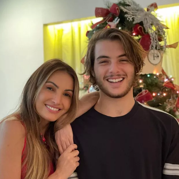 Após infecção Filho da apresentadora Patrícia Poeta está com HI…’Ver mais