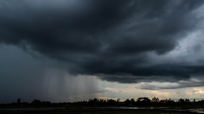 Urgente : Tempestade extremamente perigosa acaba de atingir cidade de …ver mais