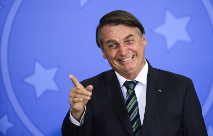 Esta foi a atitude de Bolsonaro na madrugada, horas antes de ser preso…Ver mais