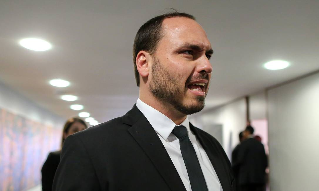 BOMBA: Nesta terça, Carlos Bolsonaro acaba de ser co…Ver mais