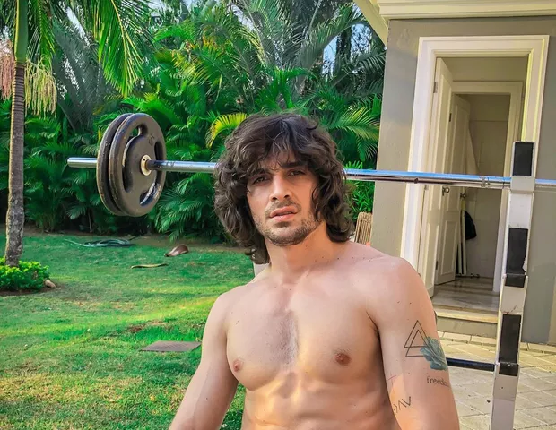 Fiuk se livra do peso de ser filho de Fábio Jr e faz o pai cho…Ver mais