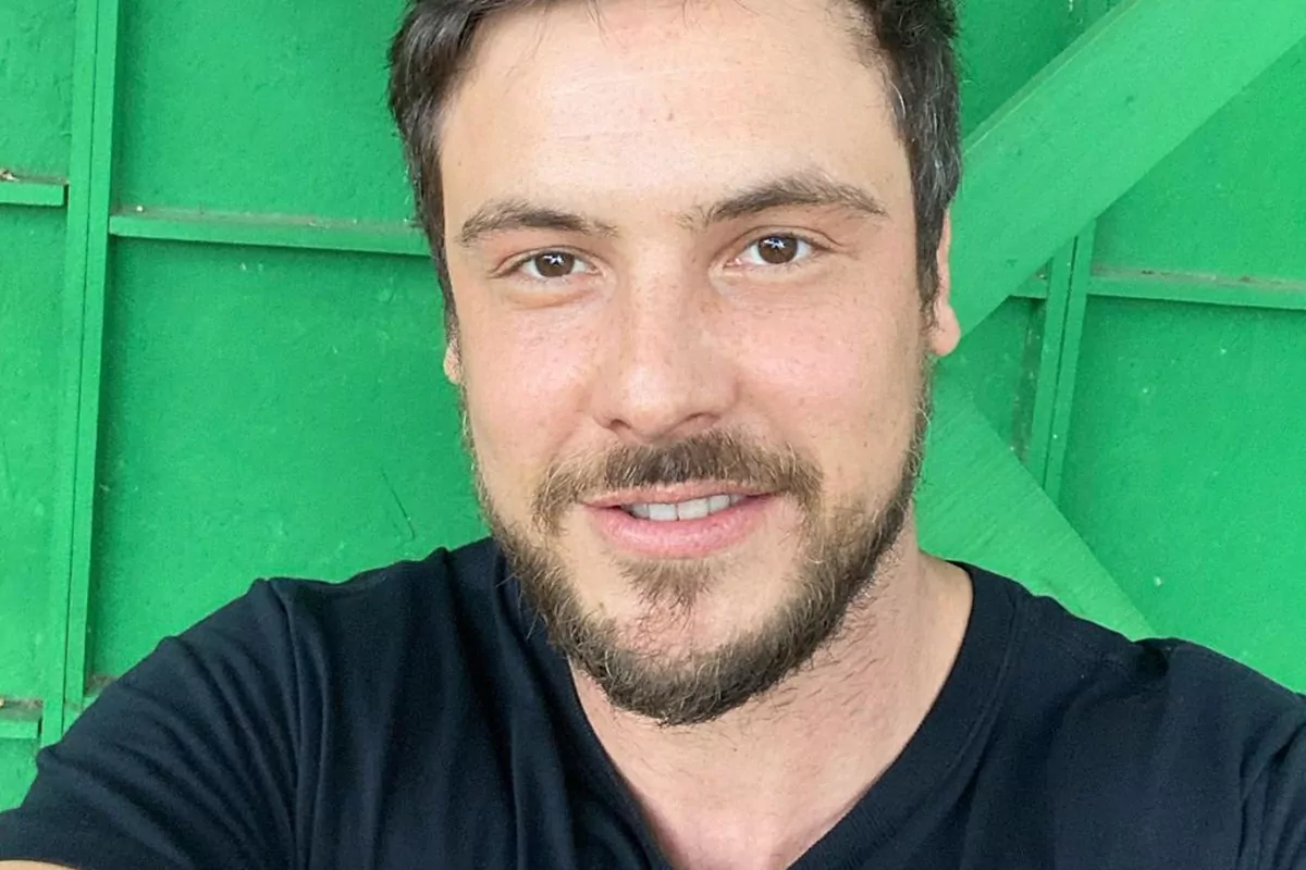 Nesta manhã Sérgio Guizé acaba de ser encon …Ver mais