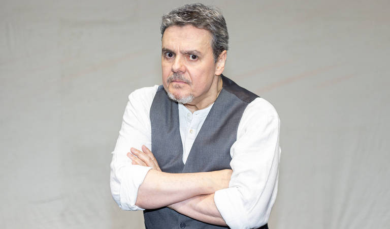 Aos 64 anos, Cássio Gabus anuncia que…Ver mais