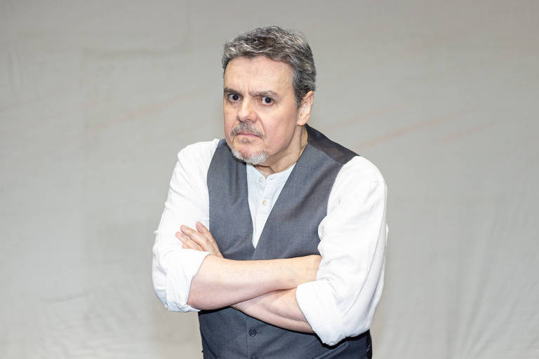 Aos 64 anos, Cássio Gabus anuncia que…Ver mais