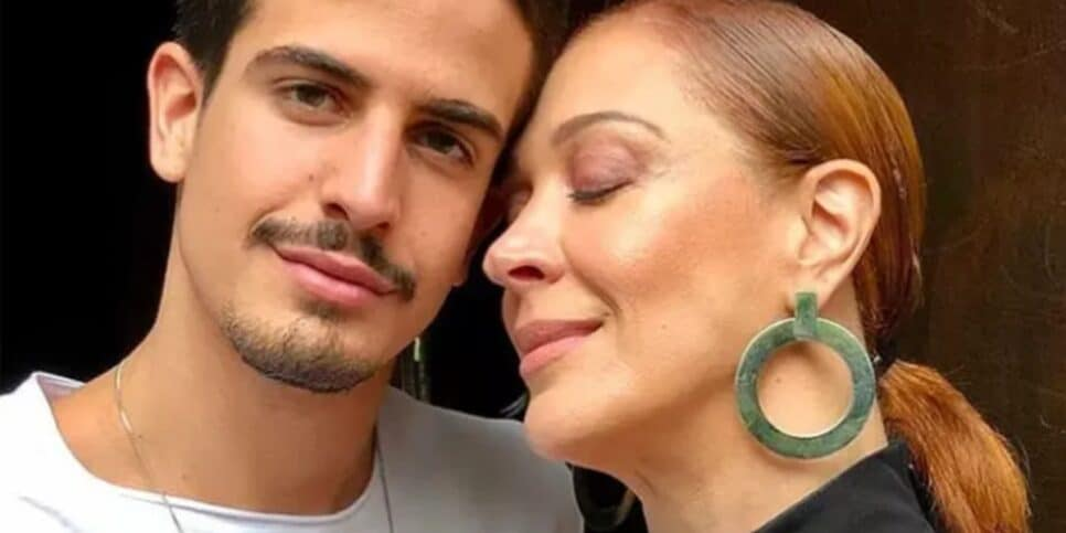 Claudia Raia sobre polêmica íntima com o próprio fi…ver mais