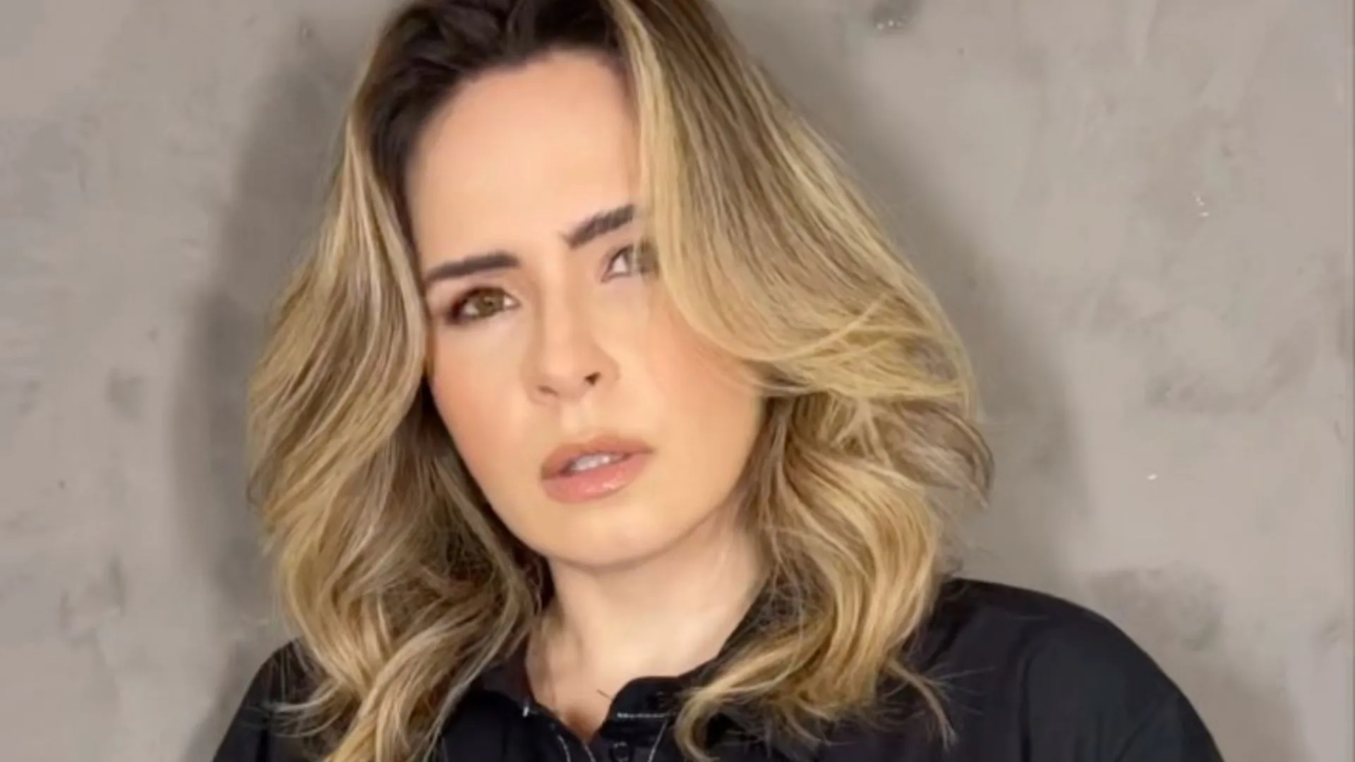 Atitude de Ana Paula no Velório do Seu Pai Assustou a Todos: ‘Arran…Ver mais