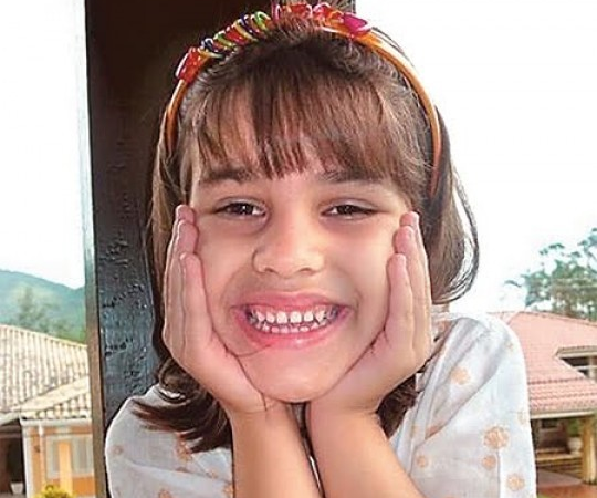 Após 18 anos ele abriu o Túmulo de Isabella Para Arrancar Sua…Ver mais