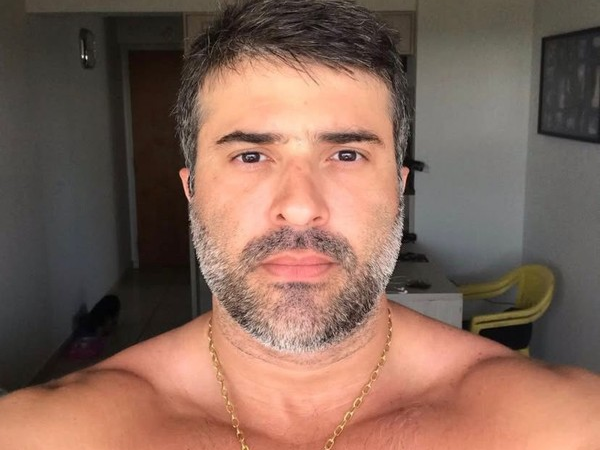 Piloto baleado na cabeça, o comandante Felipe Marques acabou de mo… Ver mais