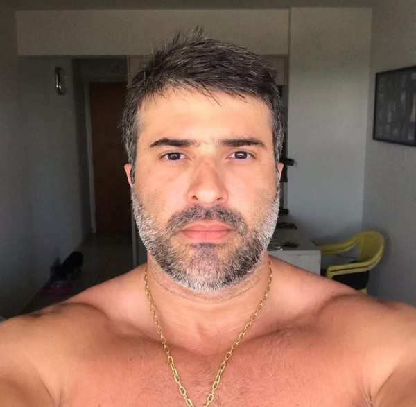 Piloto baleado na cabeça, o comandante Felipe Marques acabou de mo… Ver mais